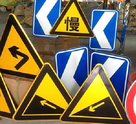 南乐标识标牌中颜色的确定是很重要的。